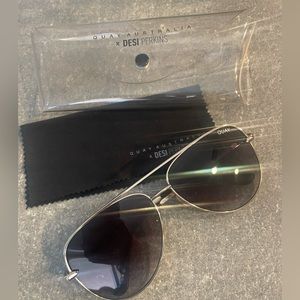 Quay Australia Desi Sahara Gold Aviators!